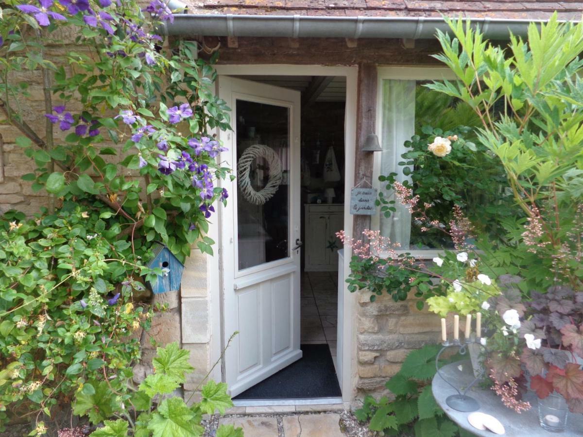 La Malposte Bed & Breakfast Reviers Exterior photo